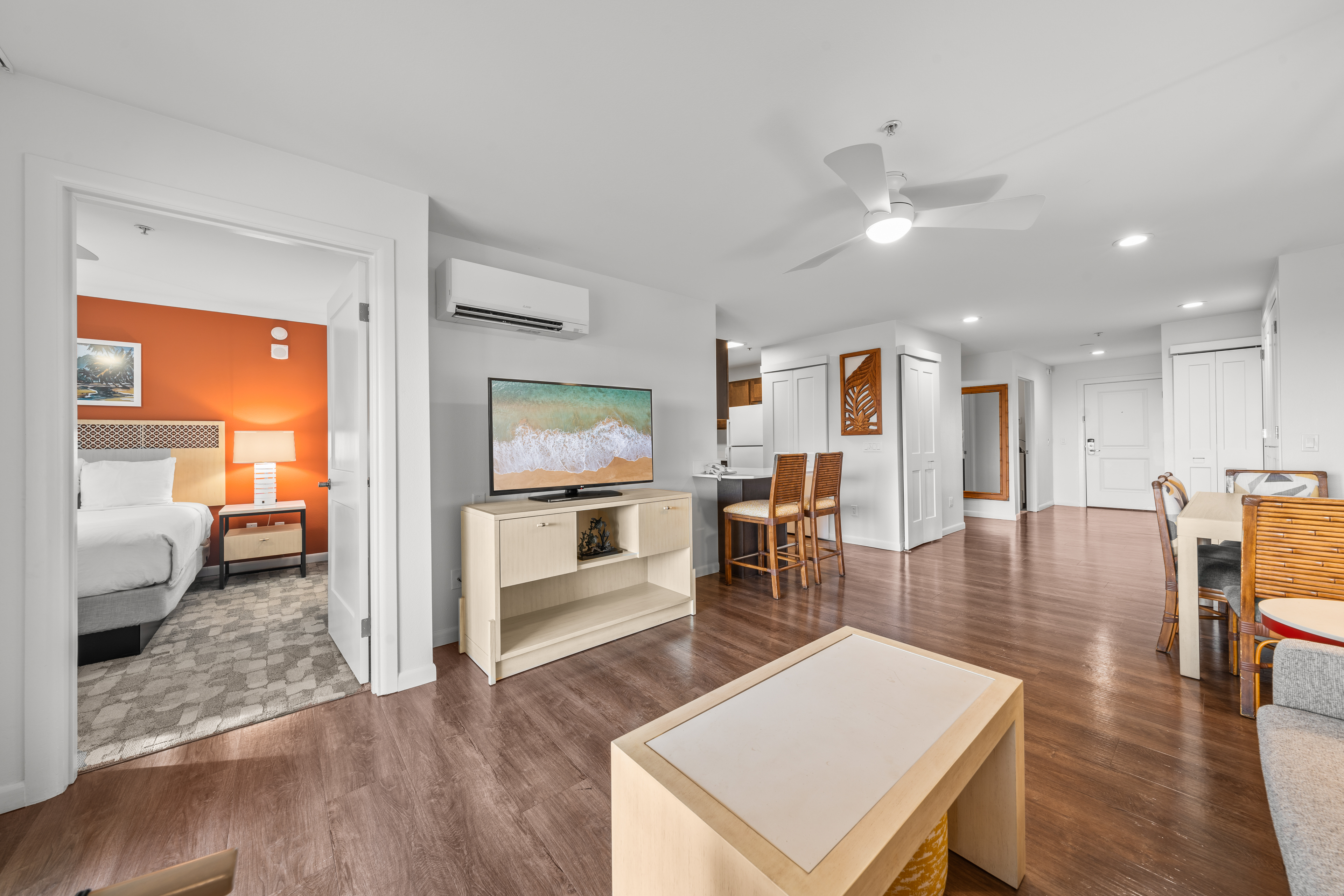 Renovated 3BR Condo, just ¼ mile to Kam I beach — main