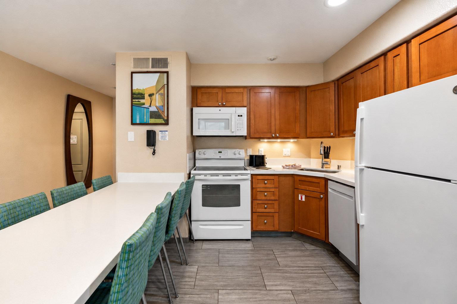 3-Bedroom Oasis Retreat with Resort Amenities & Pool — 4
