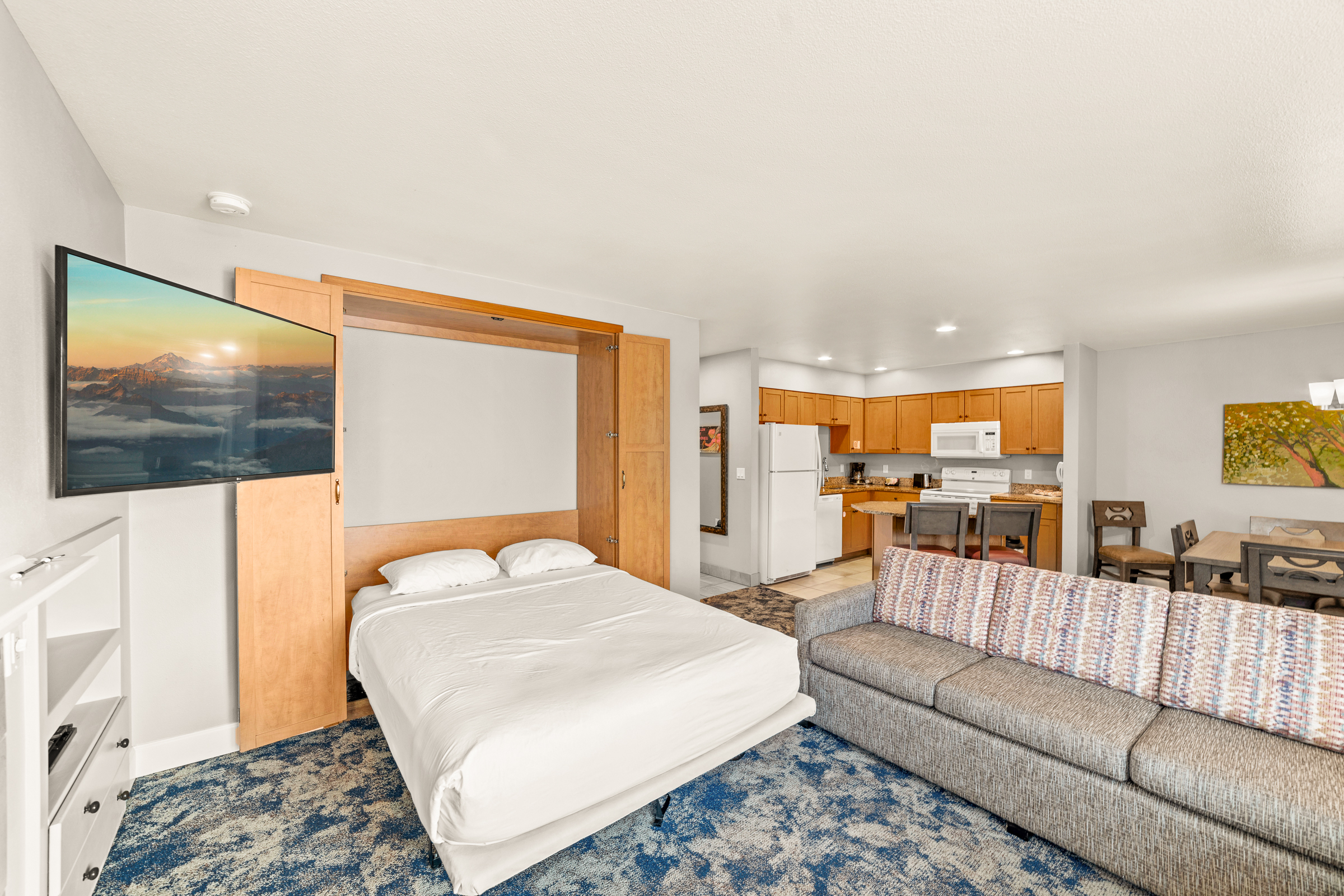 1 Mi to Leavenworth: 2BR Condo w/Pool & Hot Tub — 3