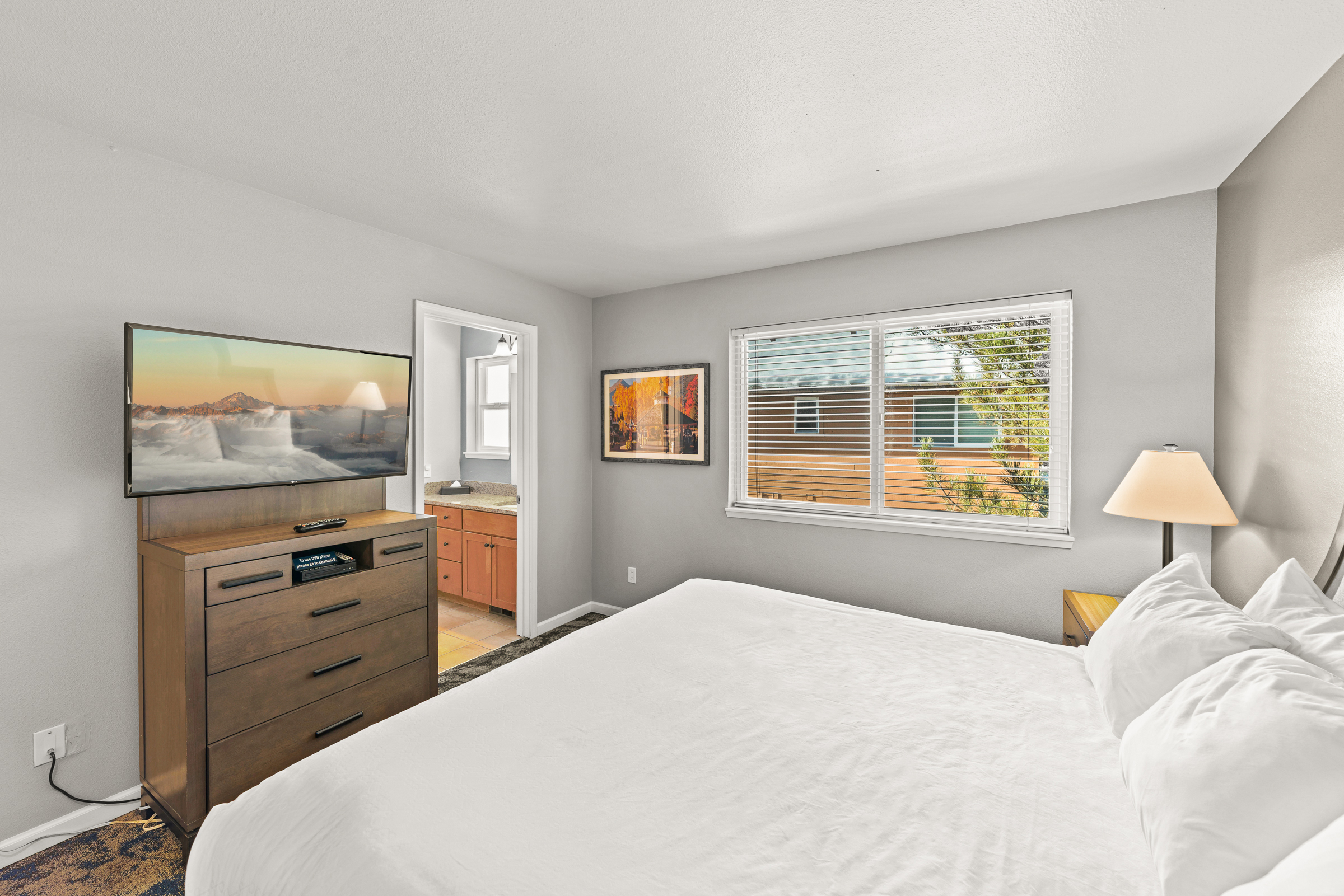 Village Festhaus 2BR Pools & Year-Round Hot Tubs — 4