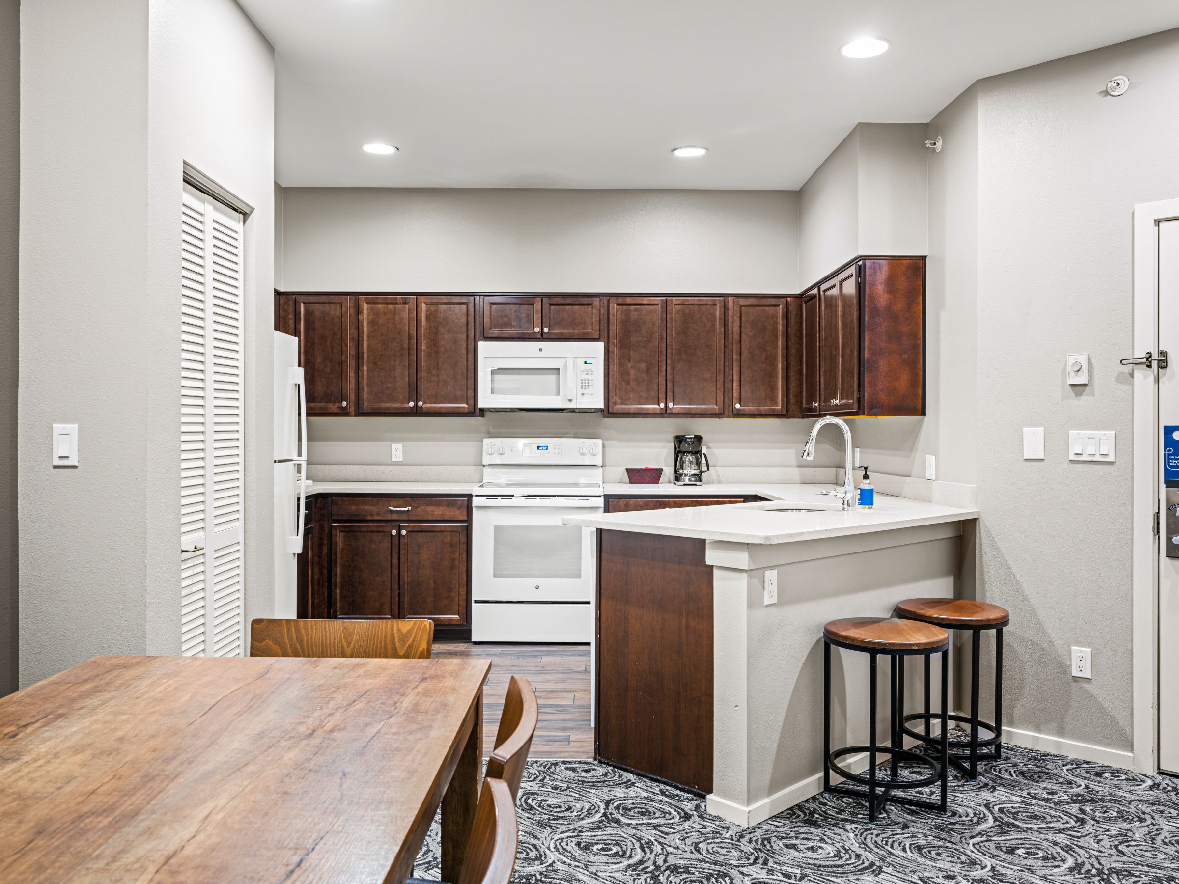 3BR Near west entrance, Pool, Hot Tub, Game Room — 5
