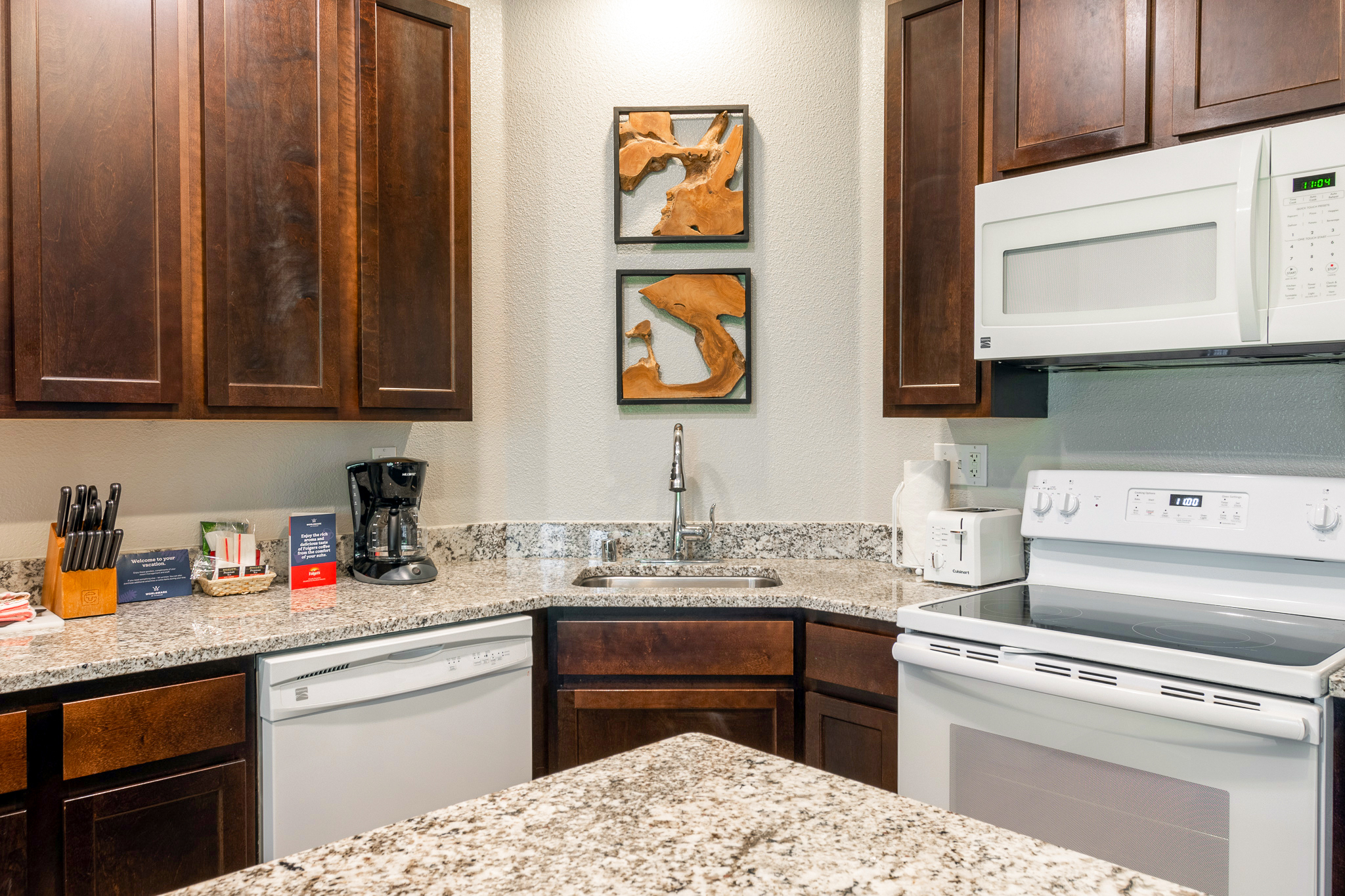 2-Bedroom Condo with Pool & BBQ | Professionally Managed — 5