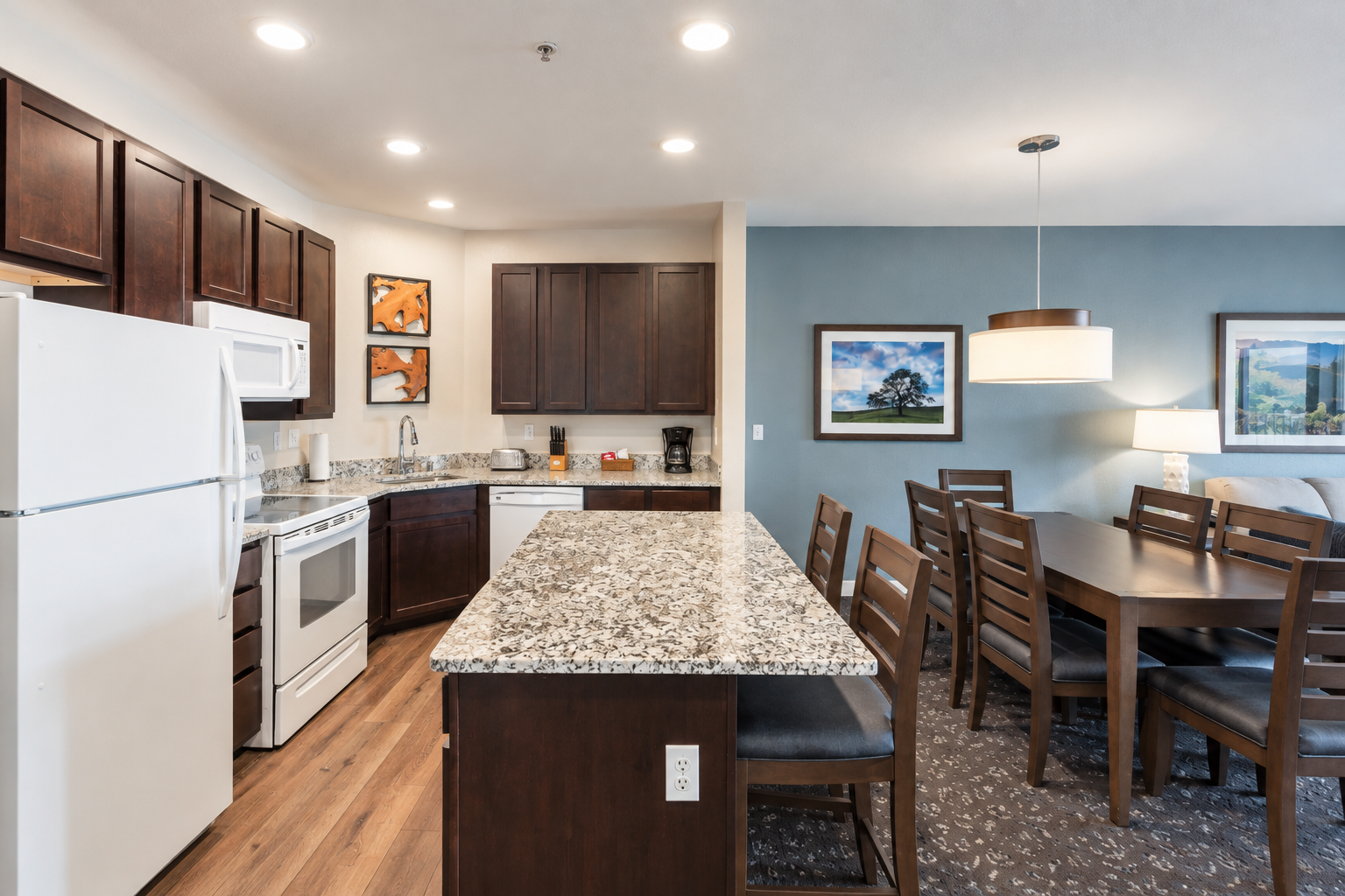 2x 3-Bedroom Condos with Pool & BBQ | Professionally Managed — 3