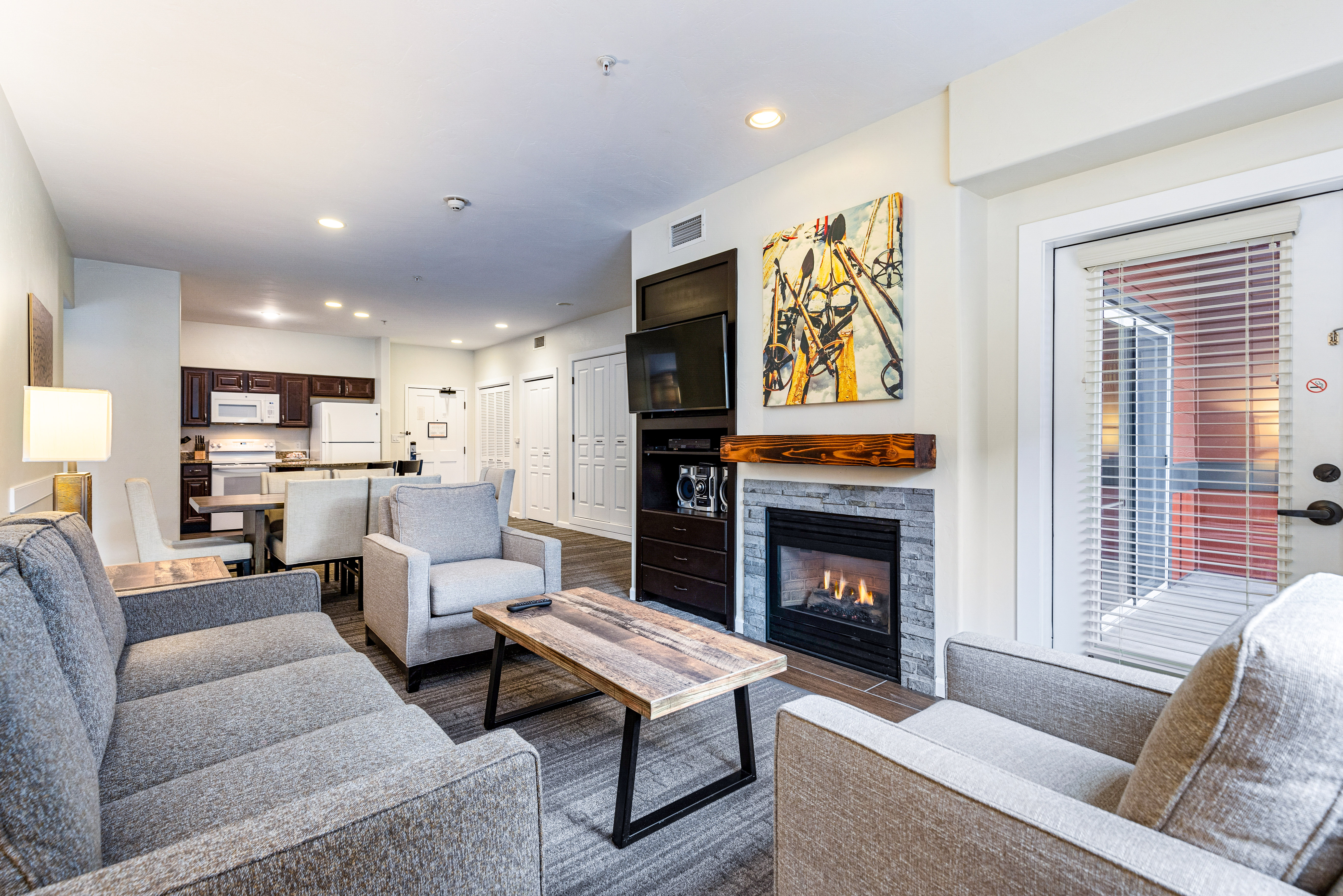 2-Bedroom with Fireplace, Hot Tub & Sauna, Ski Shuttle — main